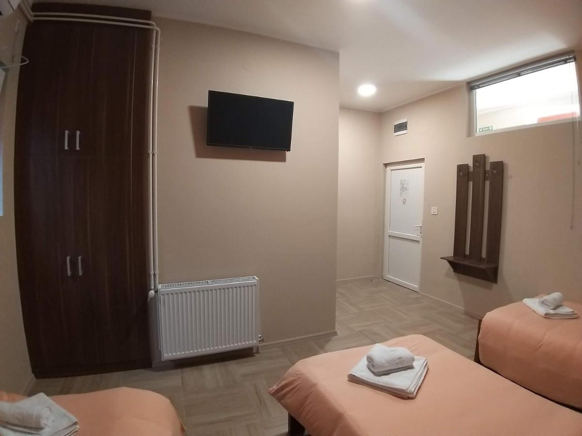 Astra Hotel Bečej Exterior foto